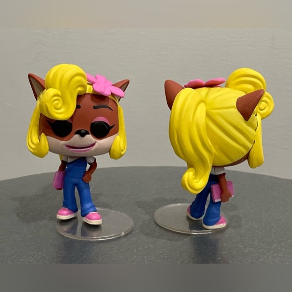 Funko Coco Bandicoot Vinyl Figure with Pink and Yellow Accents - Picture 4 of 8